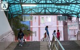 Người dân Hà Nội xuống hầm đi bộ để tránh nắng lửa mùa hè